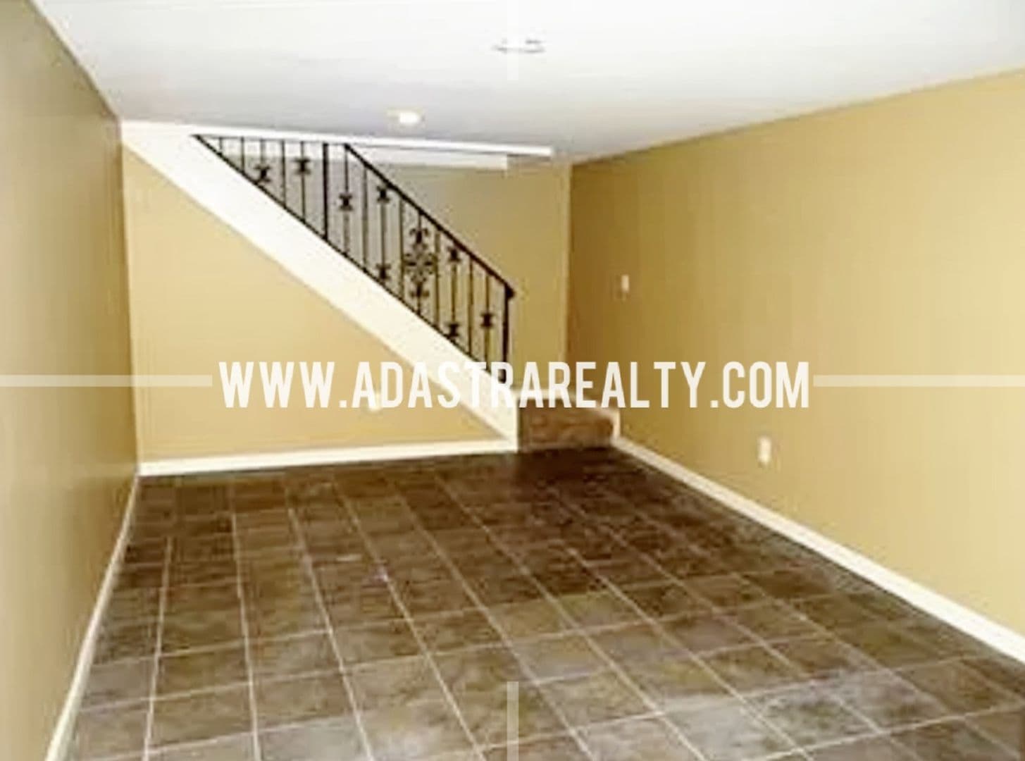 Kansas City House: 3305 E 107th Ter,