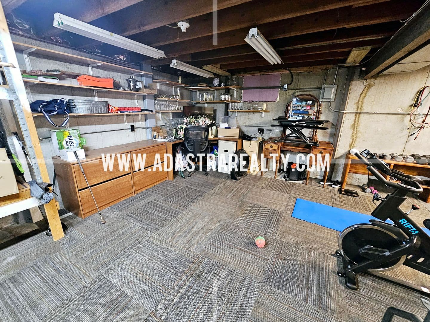 Olathe House: 227 S Walnut St,