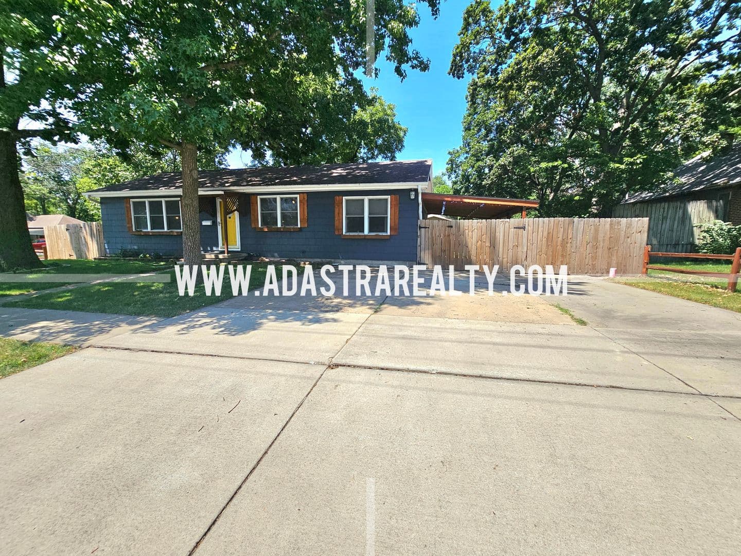 Olathe House: 227 S Walnut St,