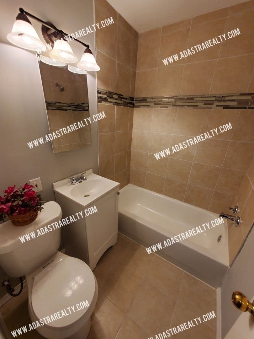 Prairie Village House: 4825 W 75th St,