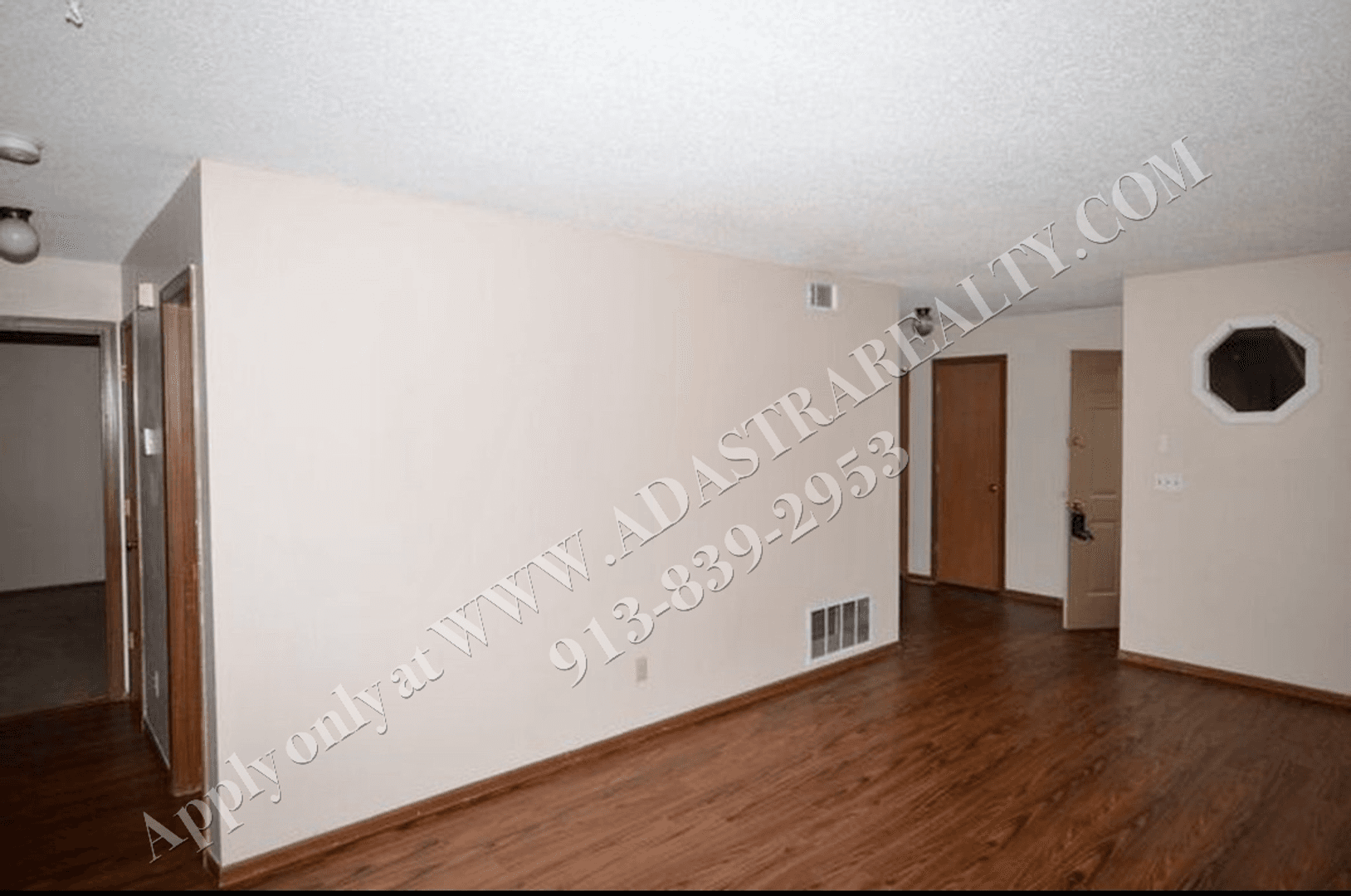 Raymore Apartment: 404 Sky Vue Dr,