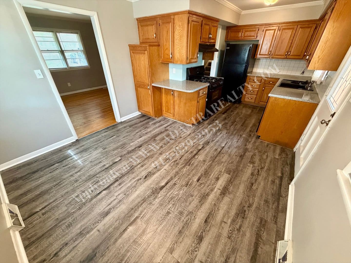 Kansas City House: 1005 E 117th St,