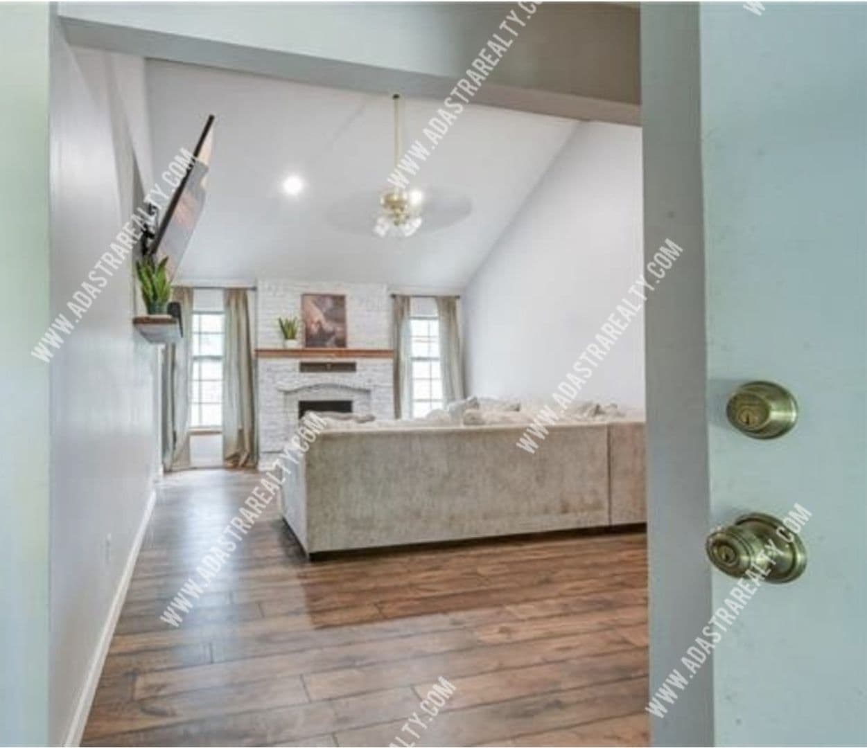 Blue Springs House: 2900 SE 6th St,