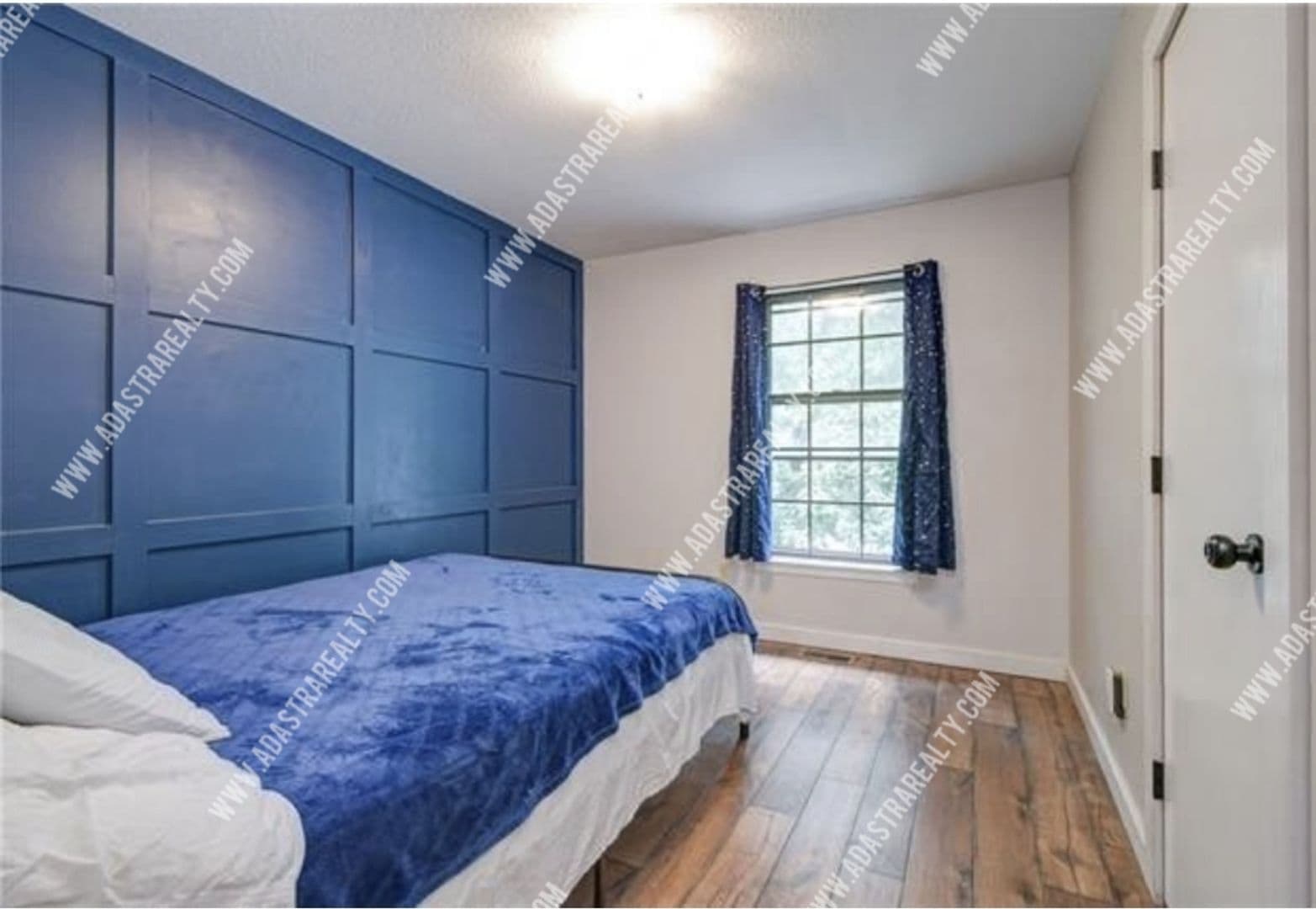 Blue Springs House: 2900 SE 6th St,
