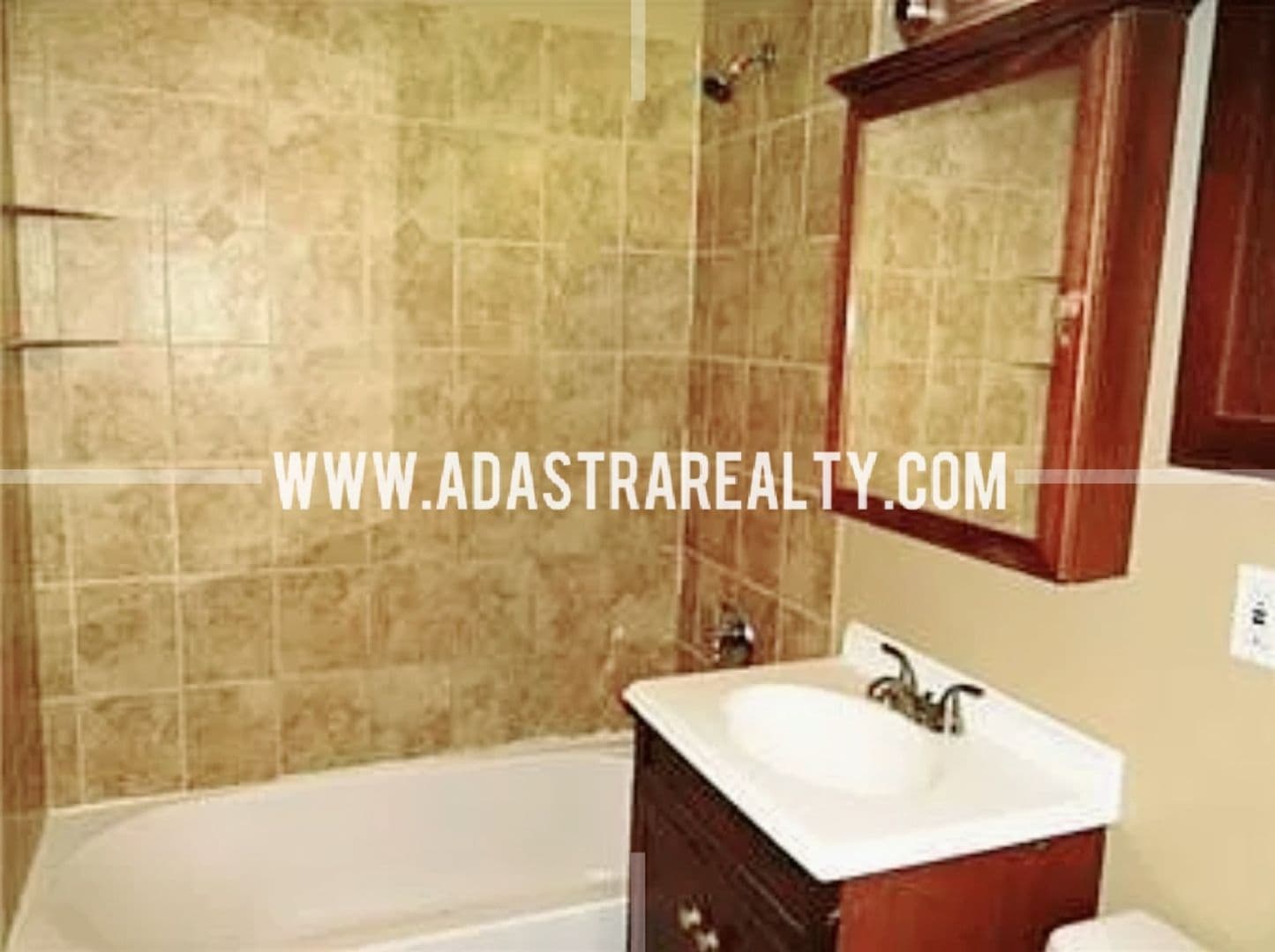 Kansas City House: 3305 E 107th Ter,