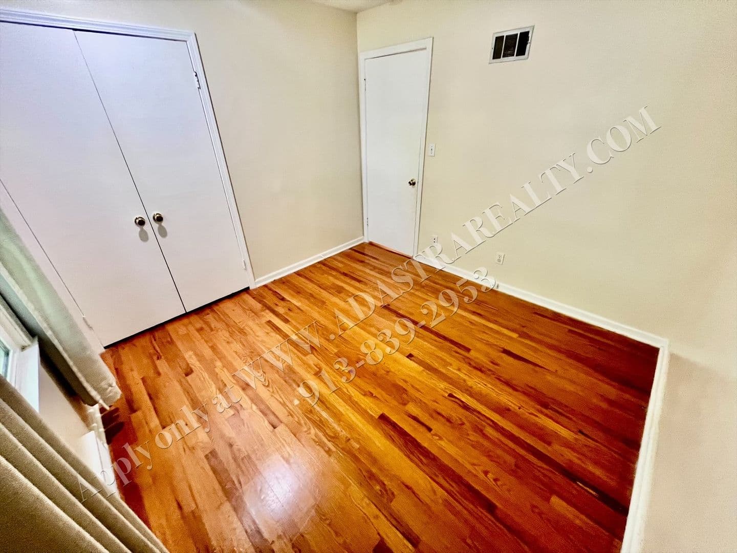 Overland Park House: 9832 Walmer St,