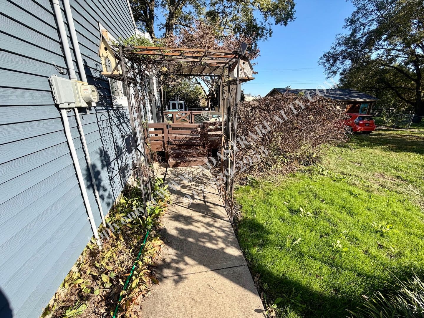Spring Hill House: 204 E Nichols St.