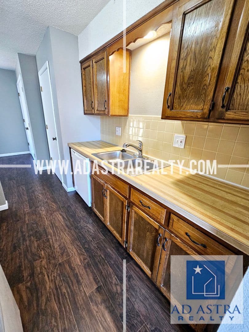Olathe House: 1316 E 123rd Ter,