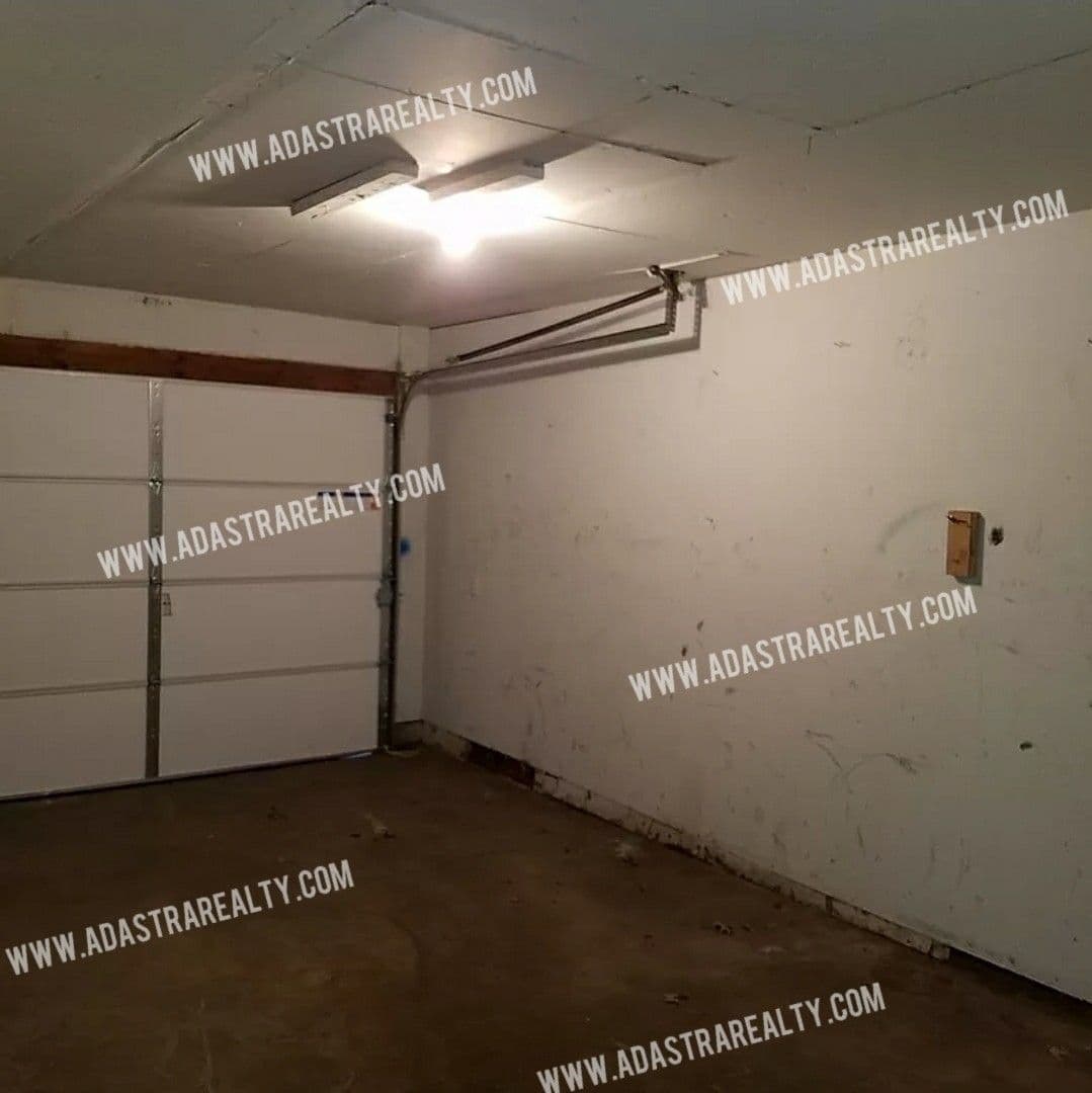 Olathe House: 1516 E Elizabeth St,