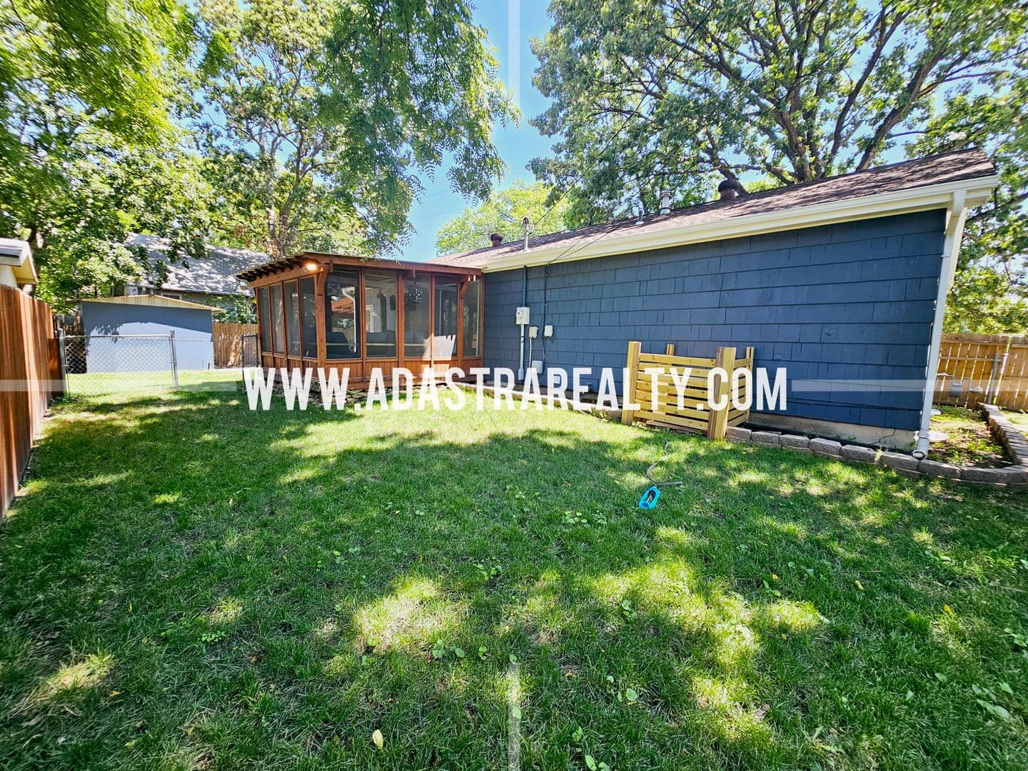 Olathe House: 227 S Walnut St,