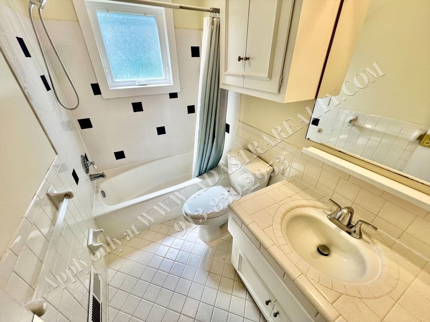 Overland Park House: 9832 Walmer St,