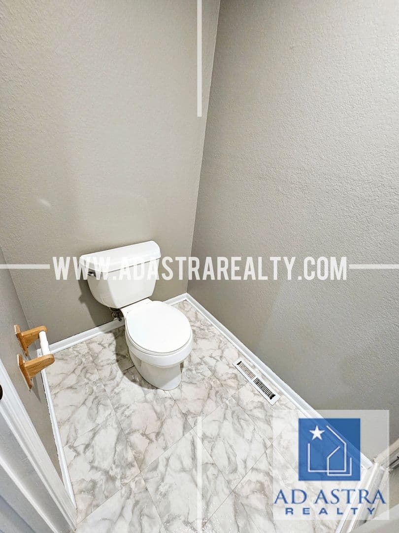 Olathe House: 1316 E 123rd Ter,