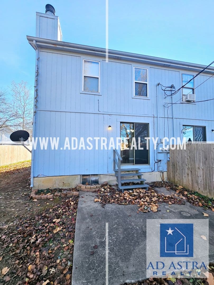 Olathe House: 1316 E 123rd Ter,