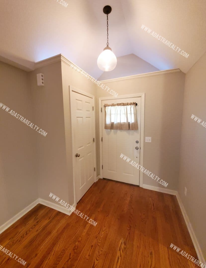 Mission House: 5428 Maple St,