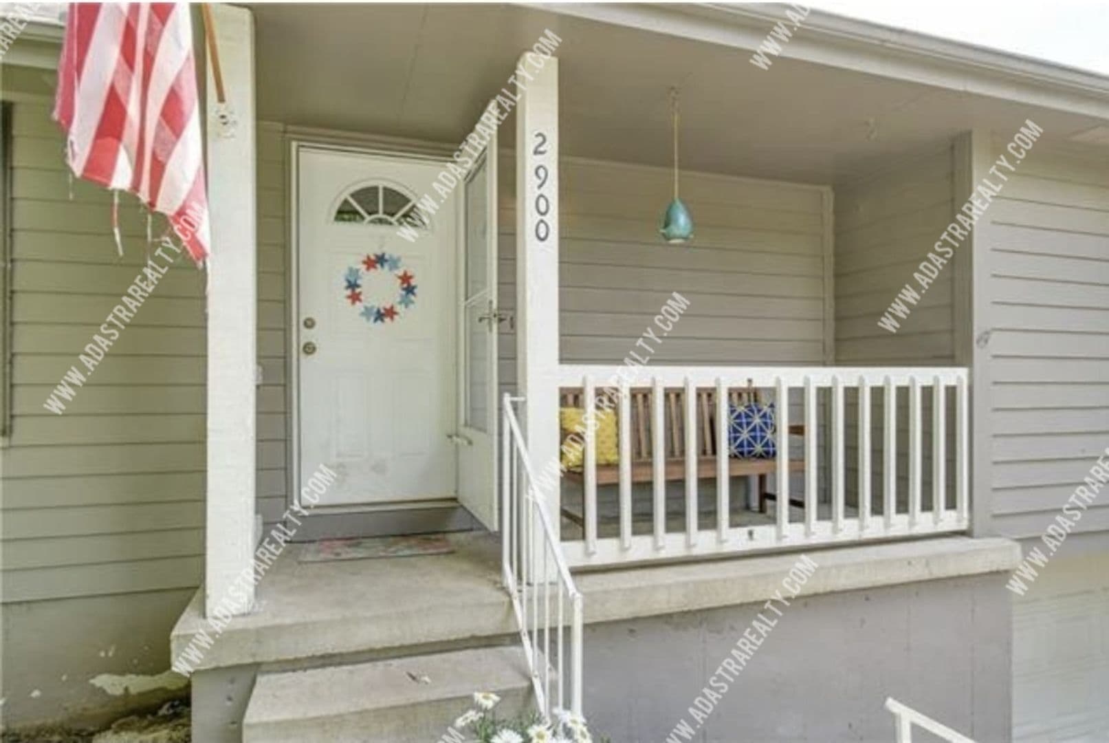 Blue Springs House: 2900 SE 6th St,