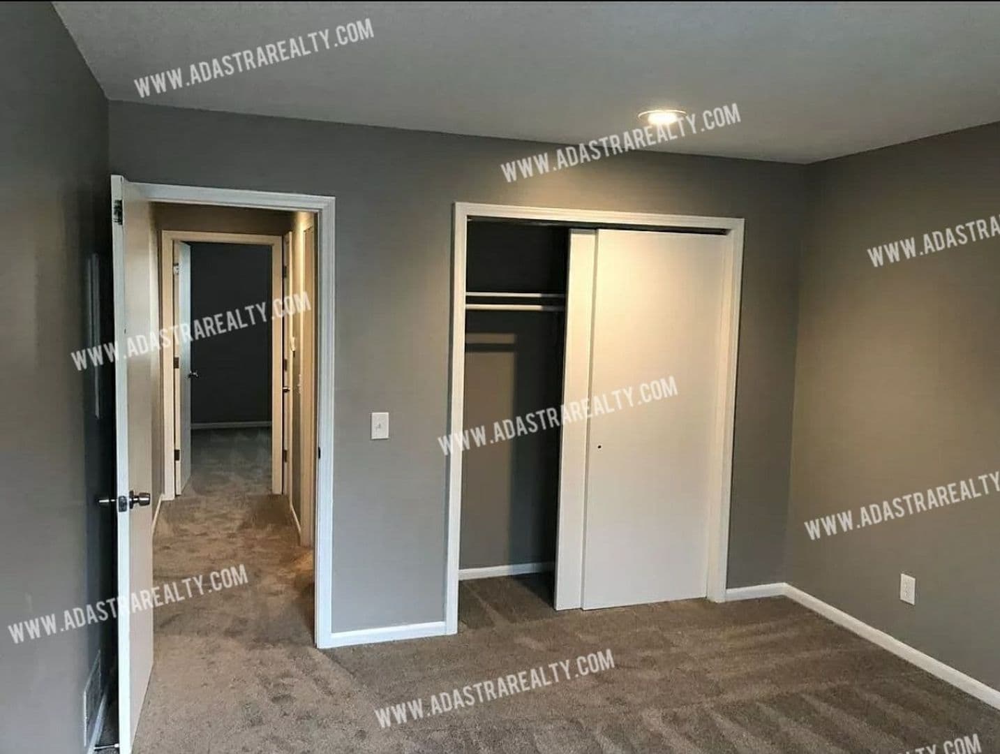 Olathe House: 1516 E Elizabeth St,