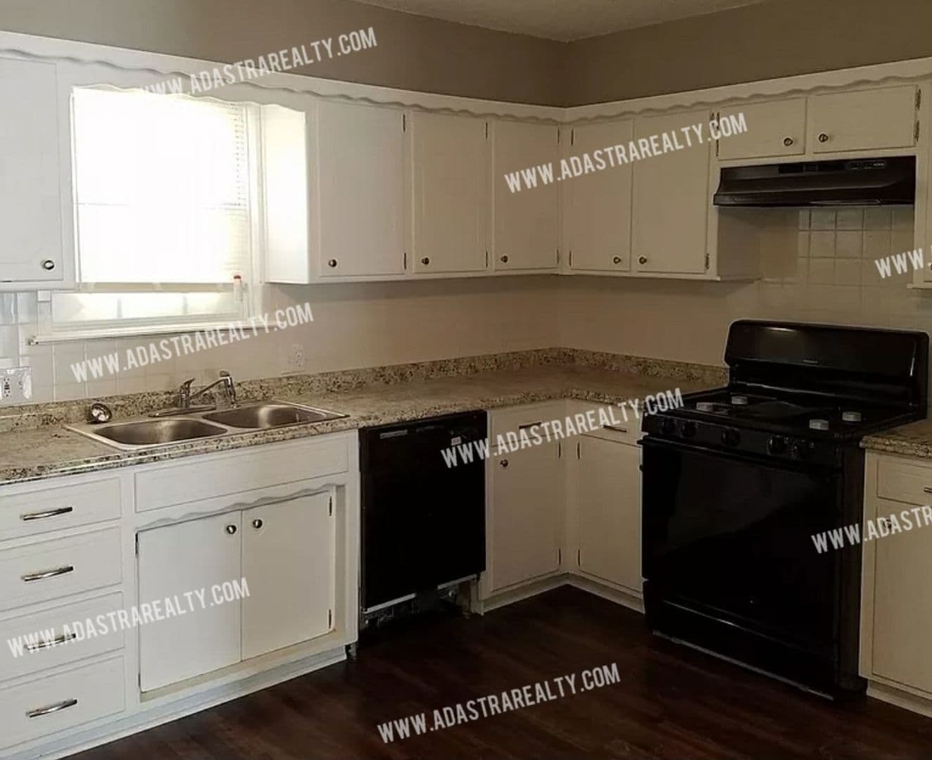 Olathe House: 1516 E Elizabeth St,