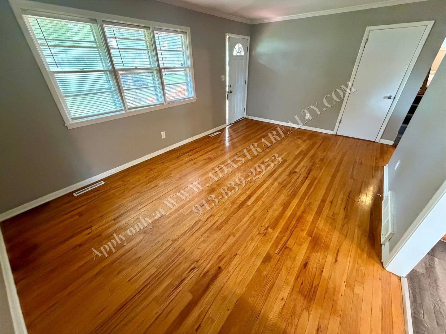Kansas City House: 1005 E 117th St,