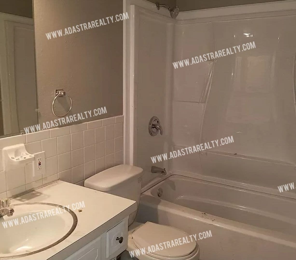 Olathe House: 1516 E Elizabeth St,