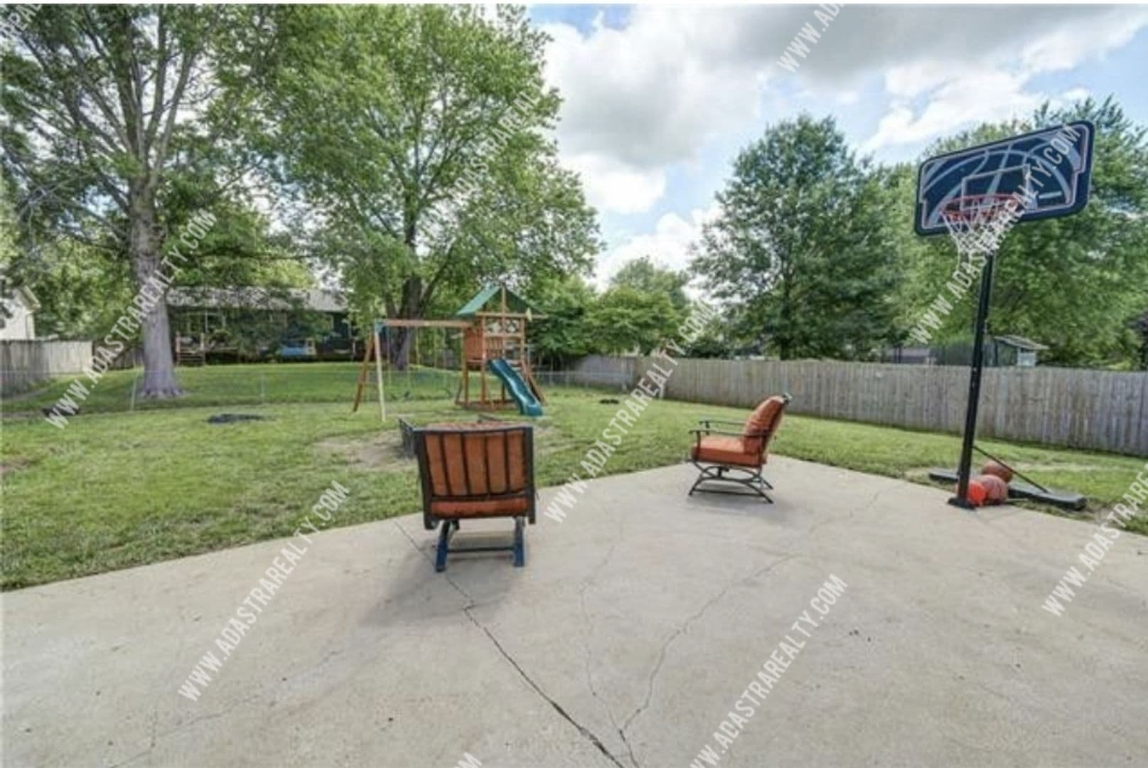 Blue Springs House: 2900 SE 6th St,