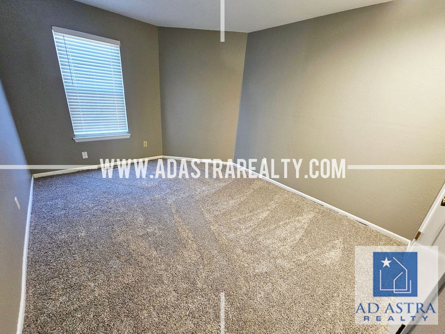 Olathe House: 1316 E 123rd Ter,