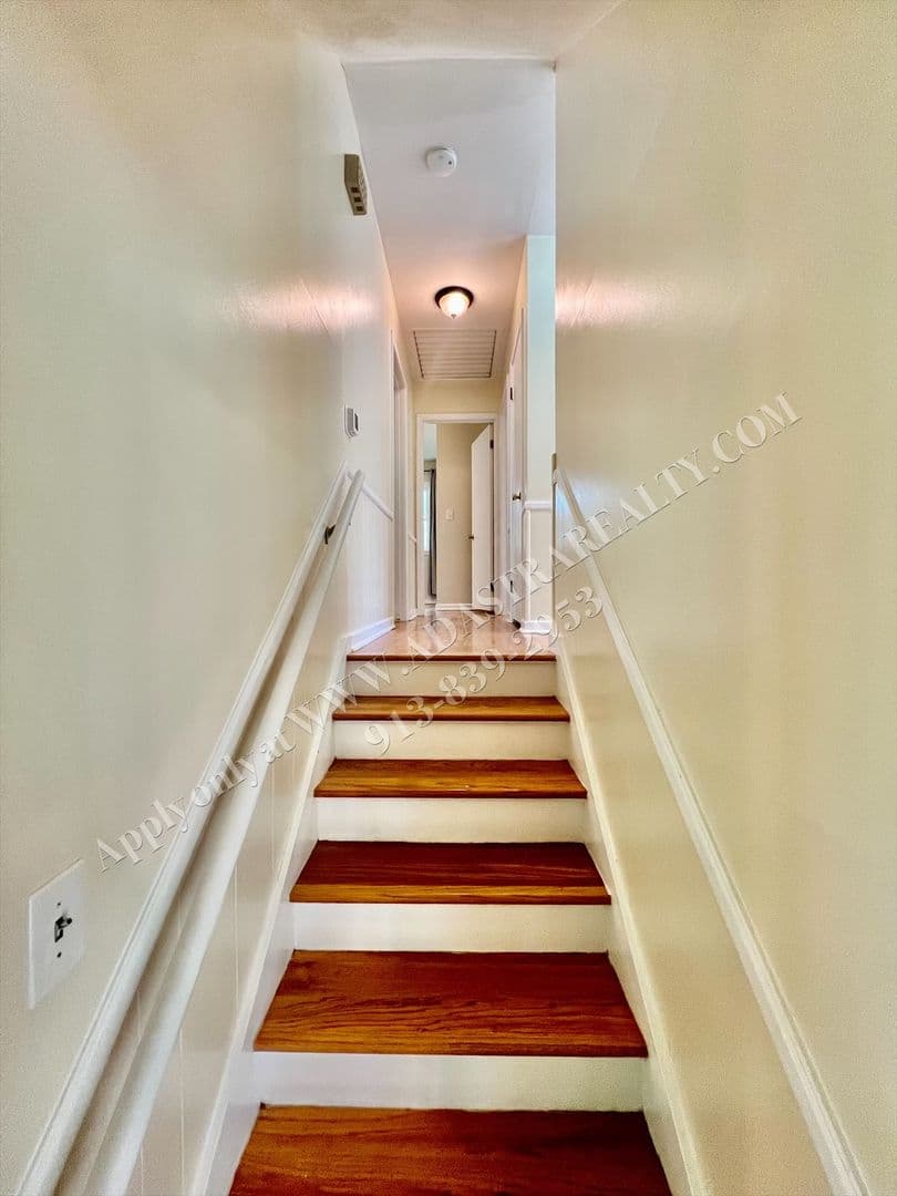 Overland Park House: 9832 Walmer St,