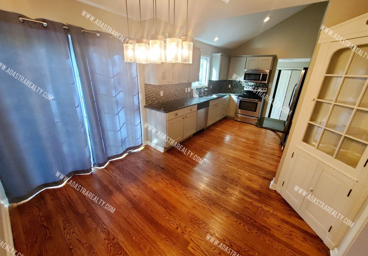 Mission House: 5428 Maple St,