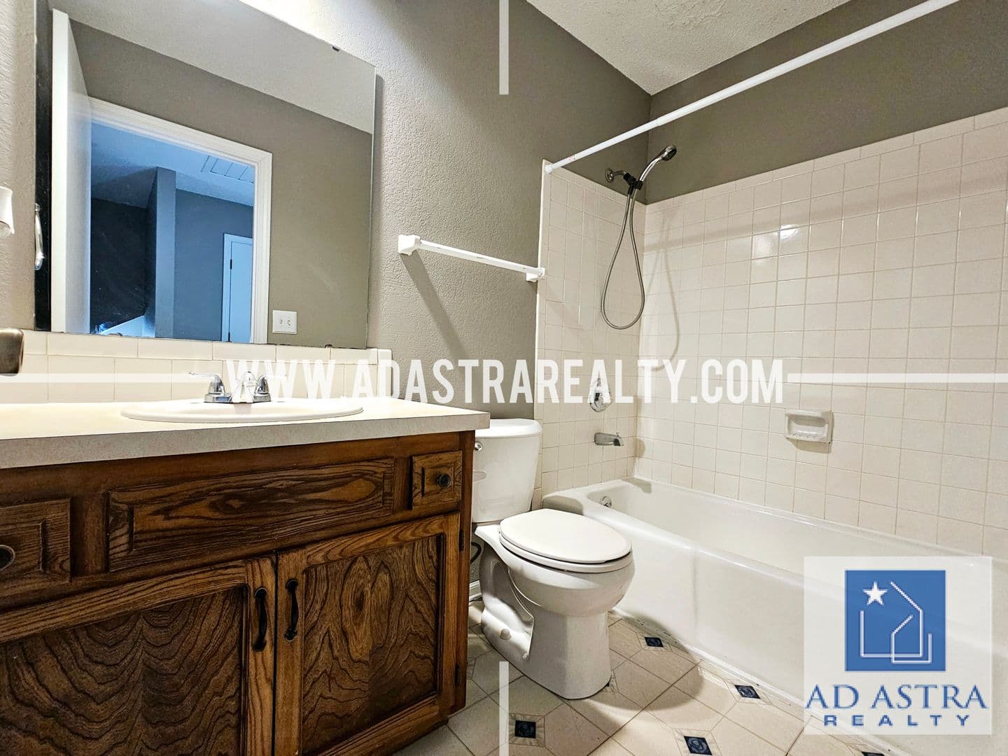 Olathe House: 1316 E 123rd Ter,