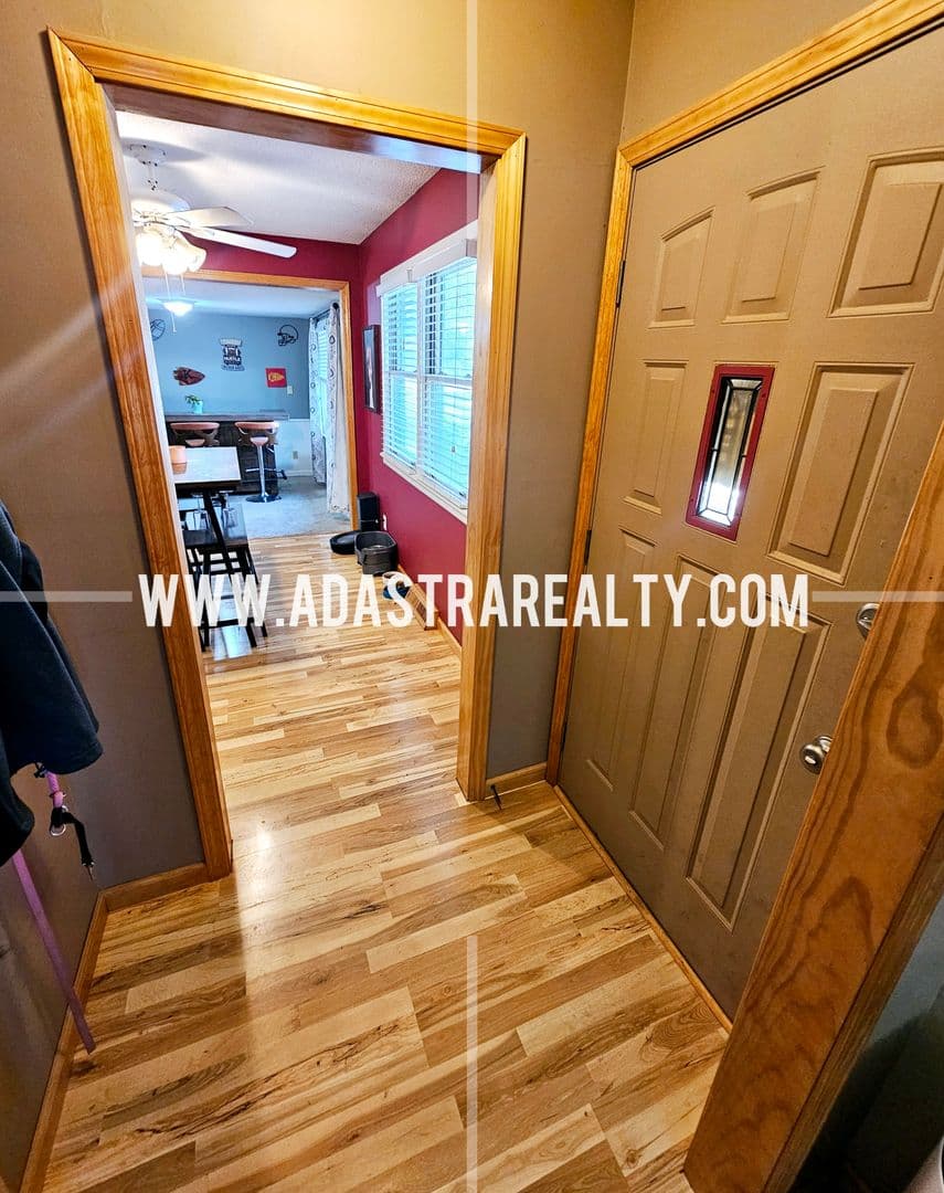 Olathe House: 227 S Walnut St,