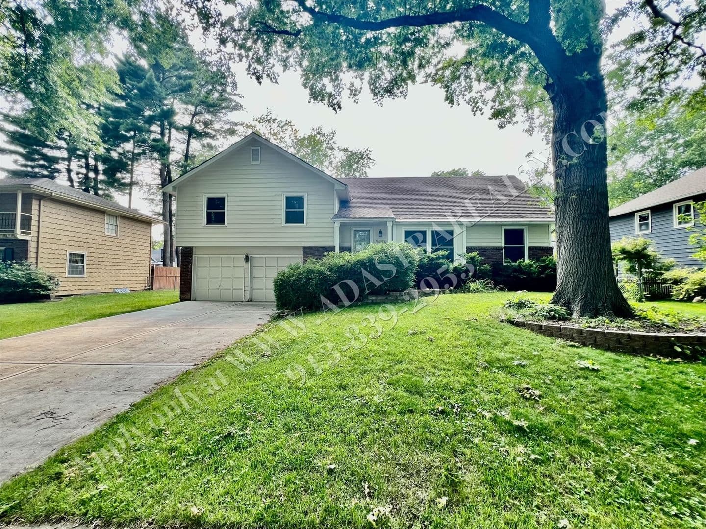 Overland Park House: 9832 Walmer St,
