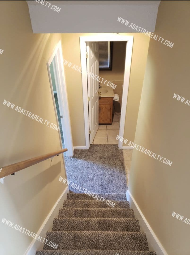Olathe Apartment: 120 S Julia St,