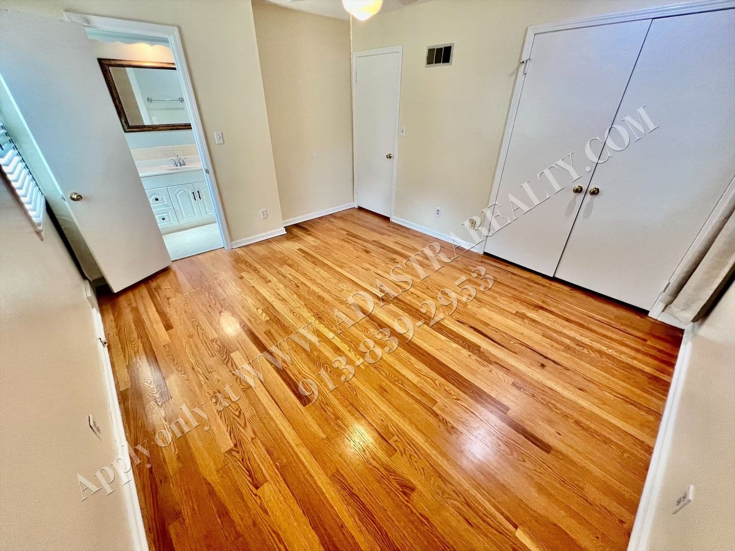 Overland Park House: 9832 Walmer St,