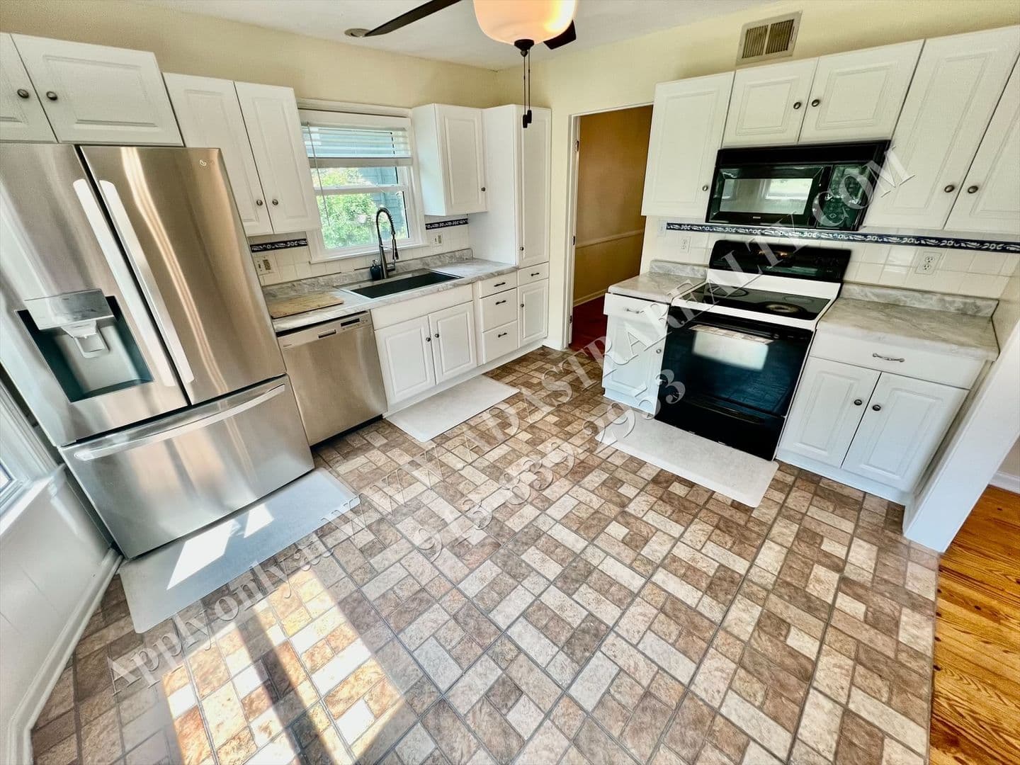Overland Park House: 9832 Walmer St,