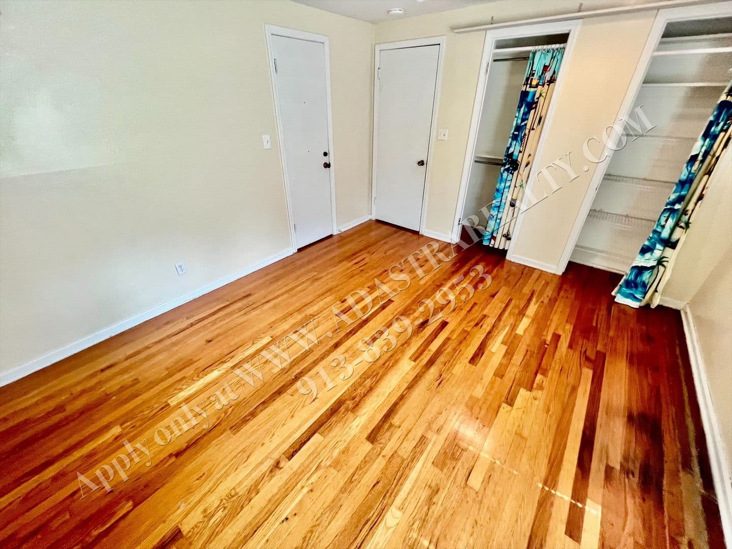 Overland Park House: 9832 Walmer St,