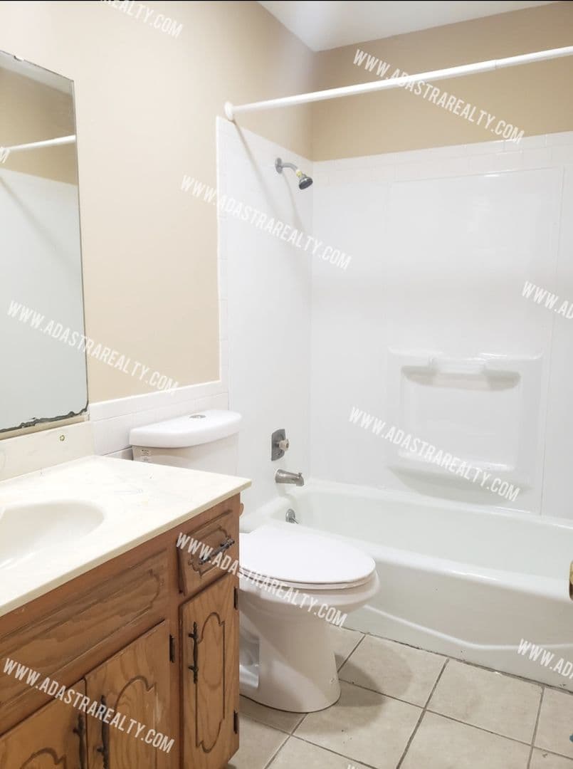 Olathe Apartment: 120 S Julia St,