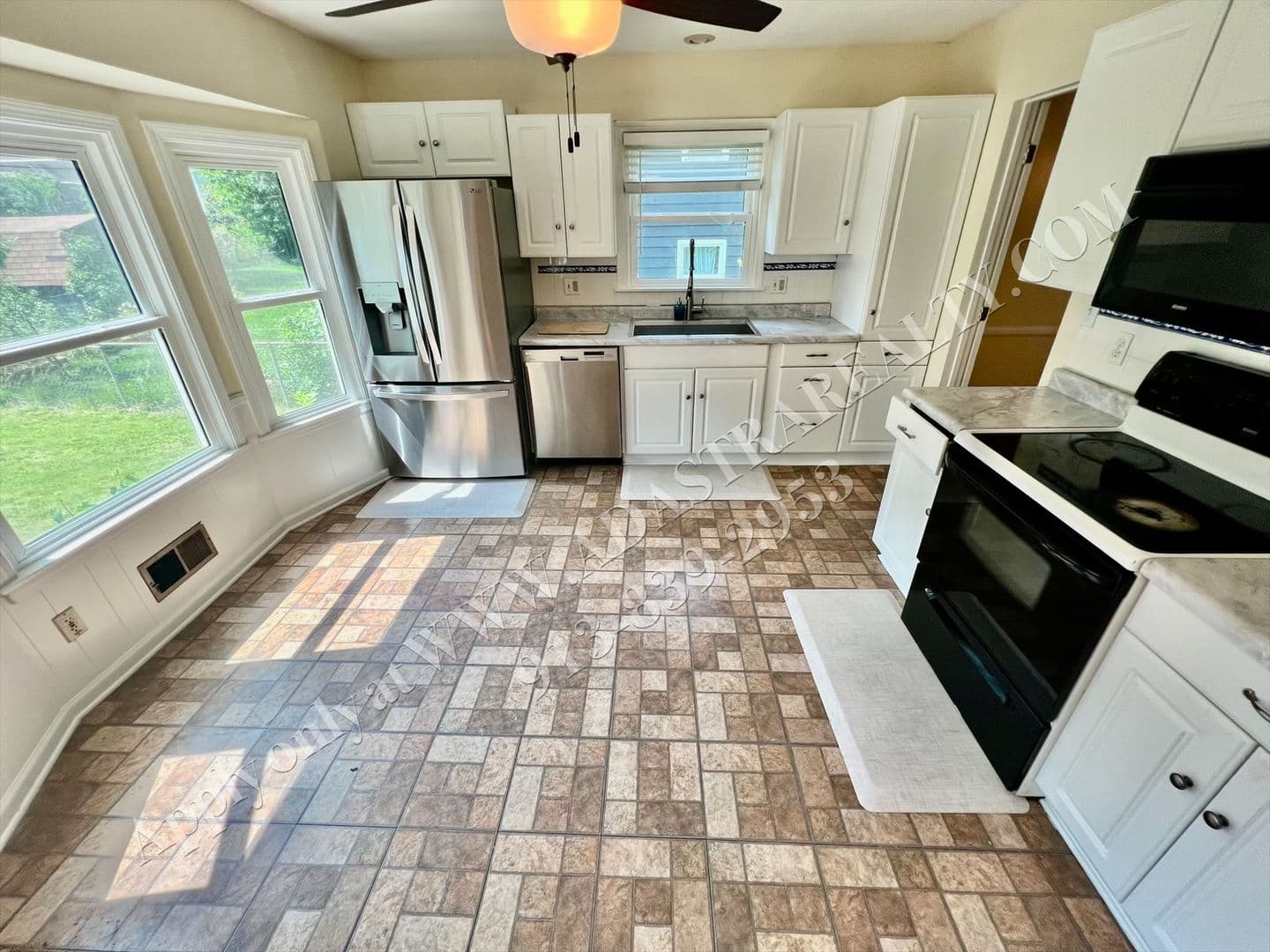 Overland Park House: 9832 Walmer St,