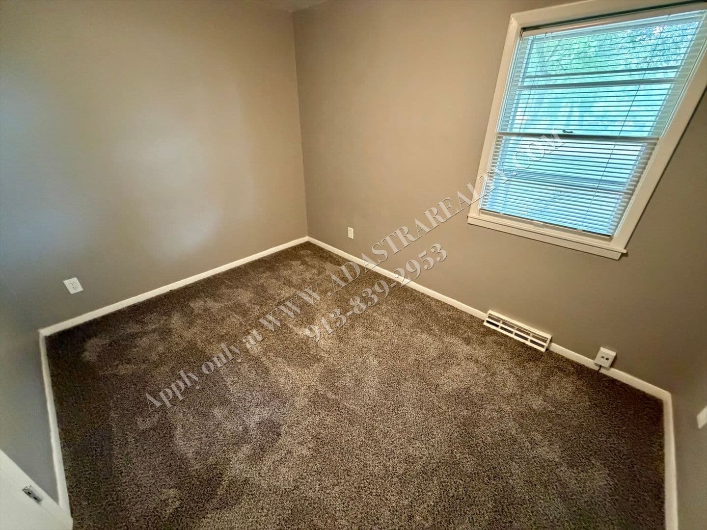 Kansas City House: 1005 E 117th St,