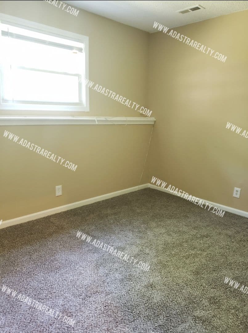 Olathe Apartment: 120 S Julia St,