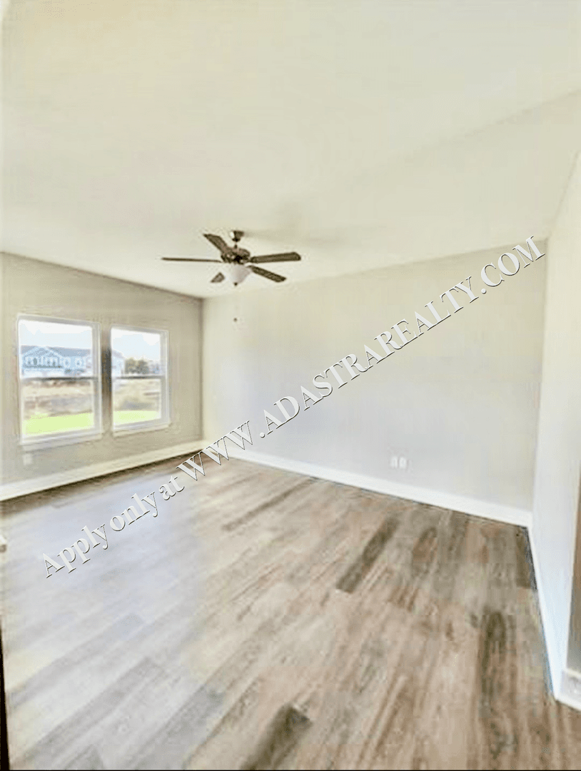 Louisburg House: 315 N 6th Ter,