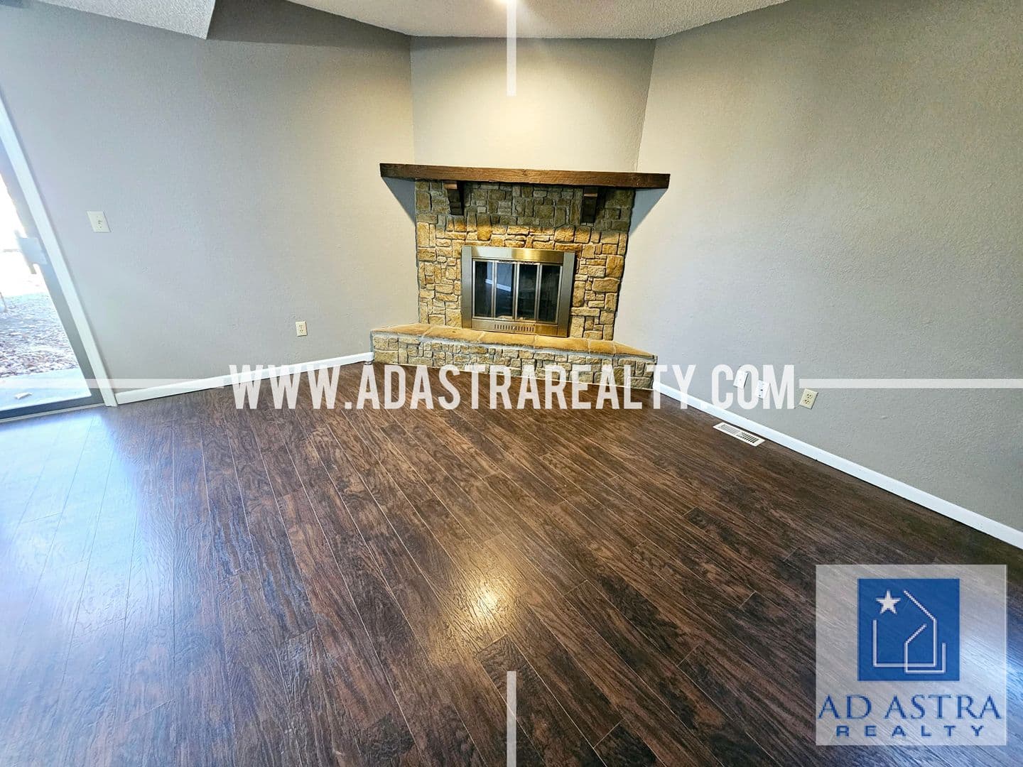 Olathe House: 1316 E 123rd Ter,
