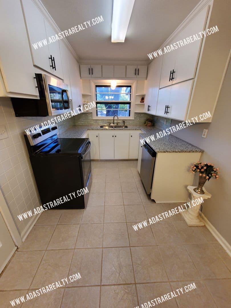 Prairie Village House: 4825 W 75th St,