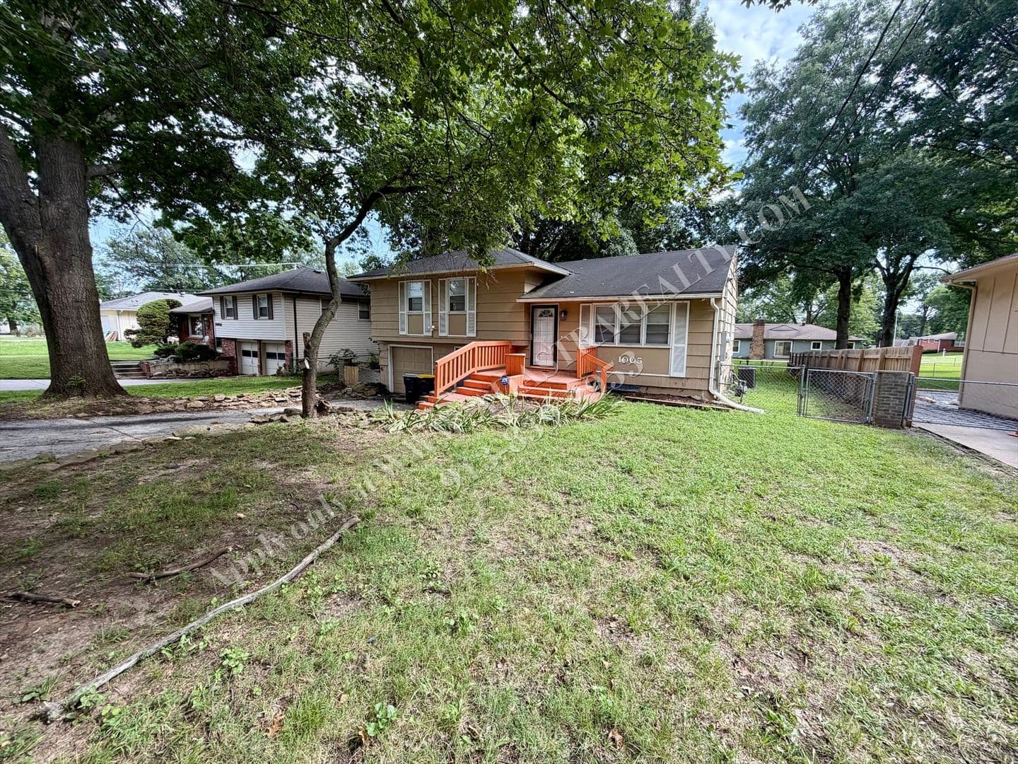 Kansas City House: 1005 E 117th St,