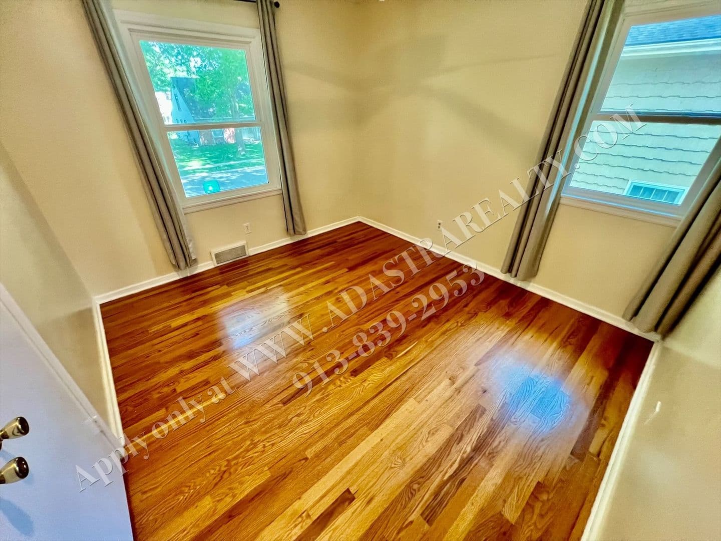 Overland Park House: 9832 Walmer St,