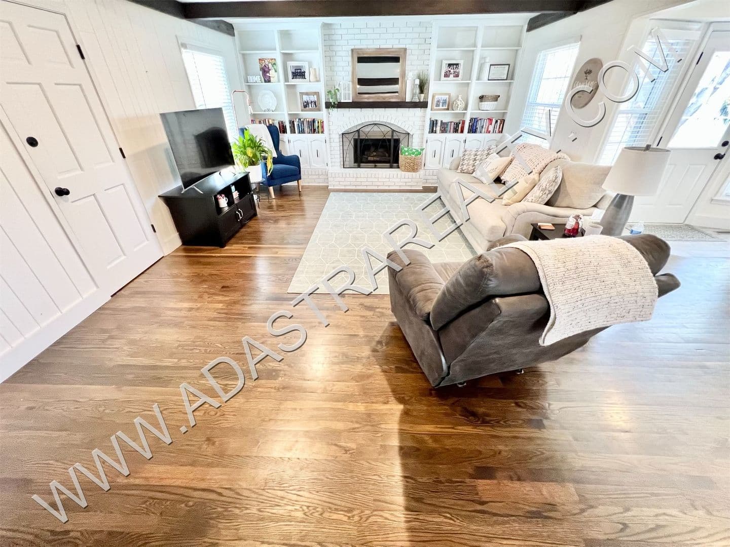 Kansas City House: 1201 NE 82nd St,
