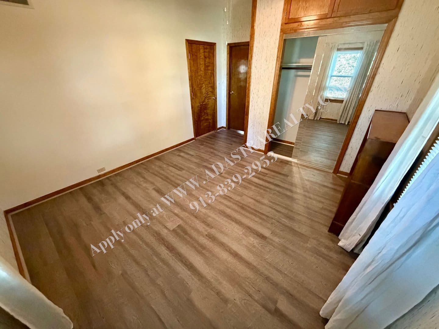 Spring Hill House: 204 E Nichols St.