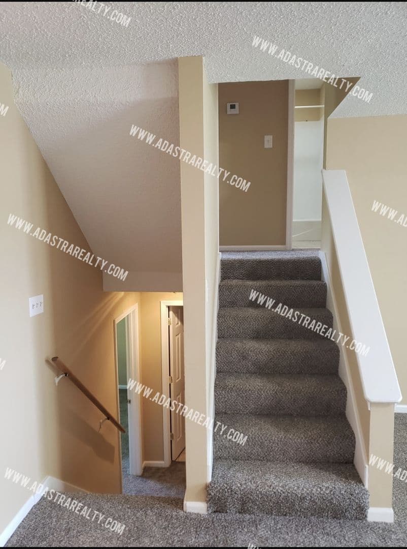Olathe Apartment: 120 S Julia St,