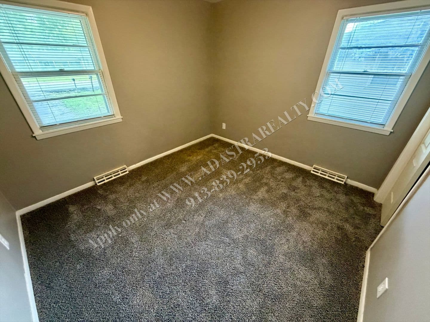 Kansas City House: 1005 E 117th St,