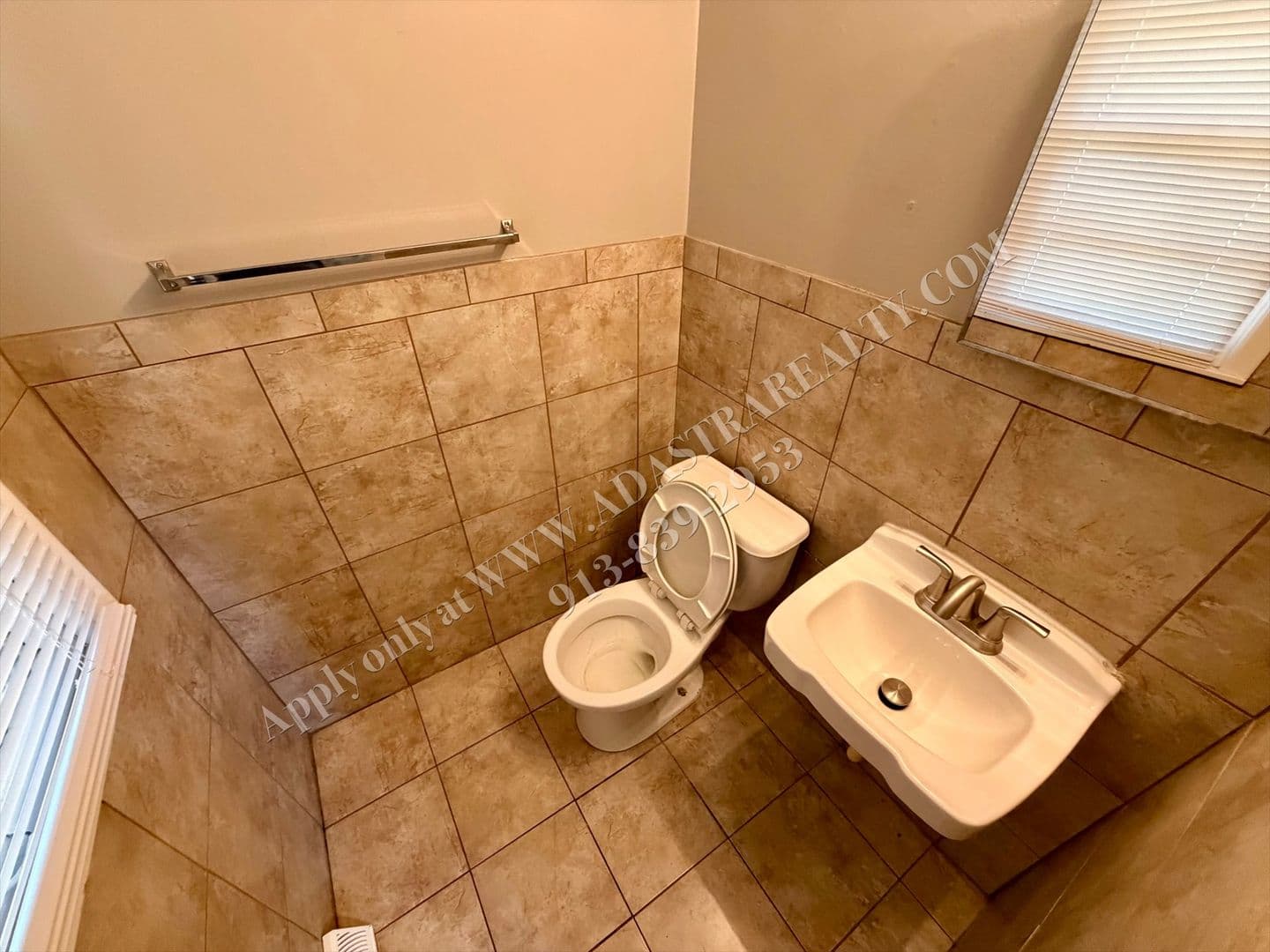 Kansas City House: 1005 E 117th St,
