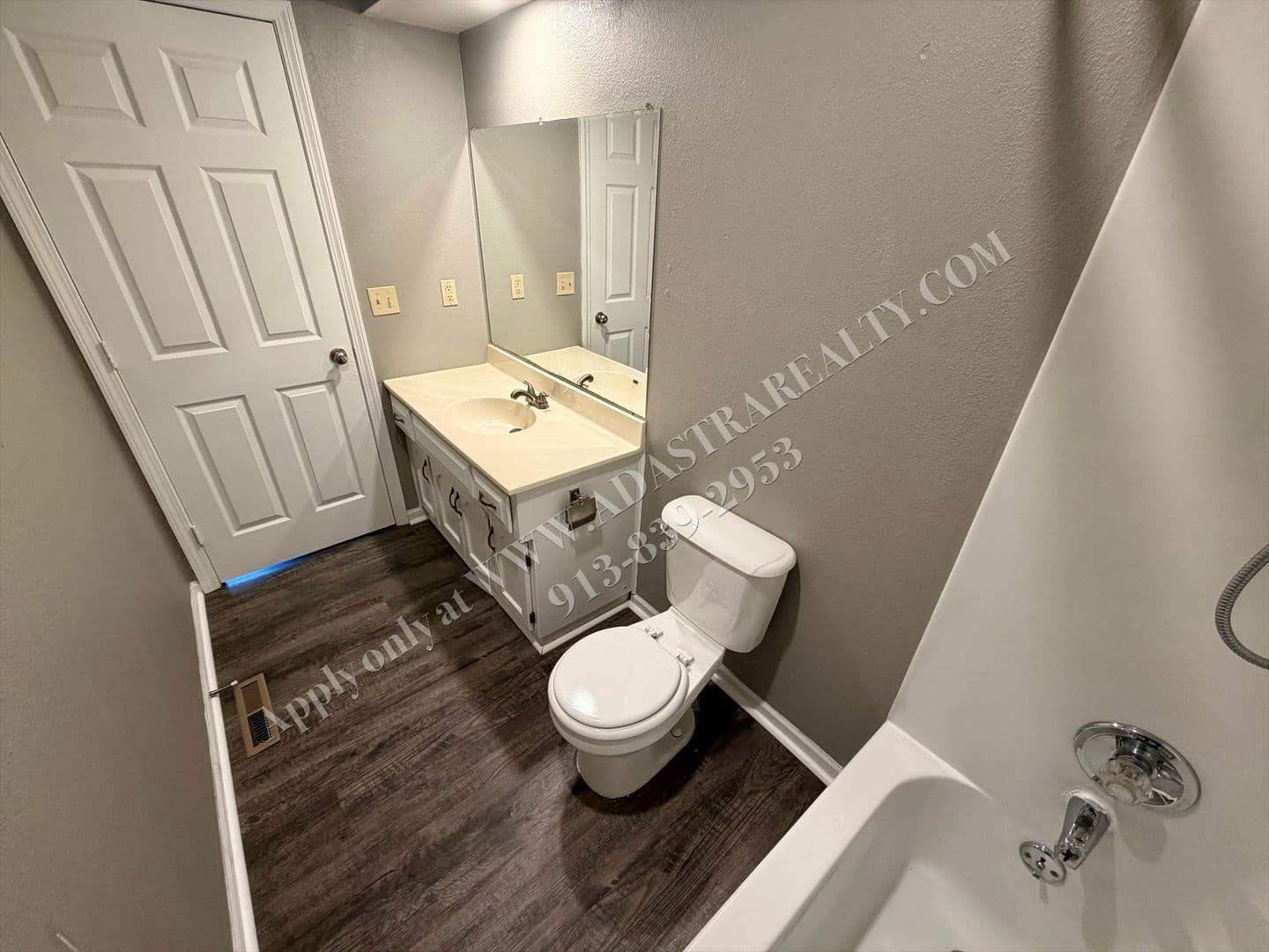 Blue Springs Apartment: 2101 SW 8th St,