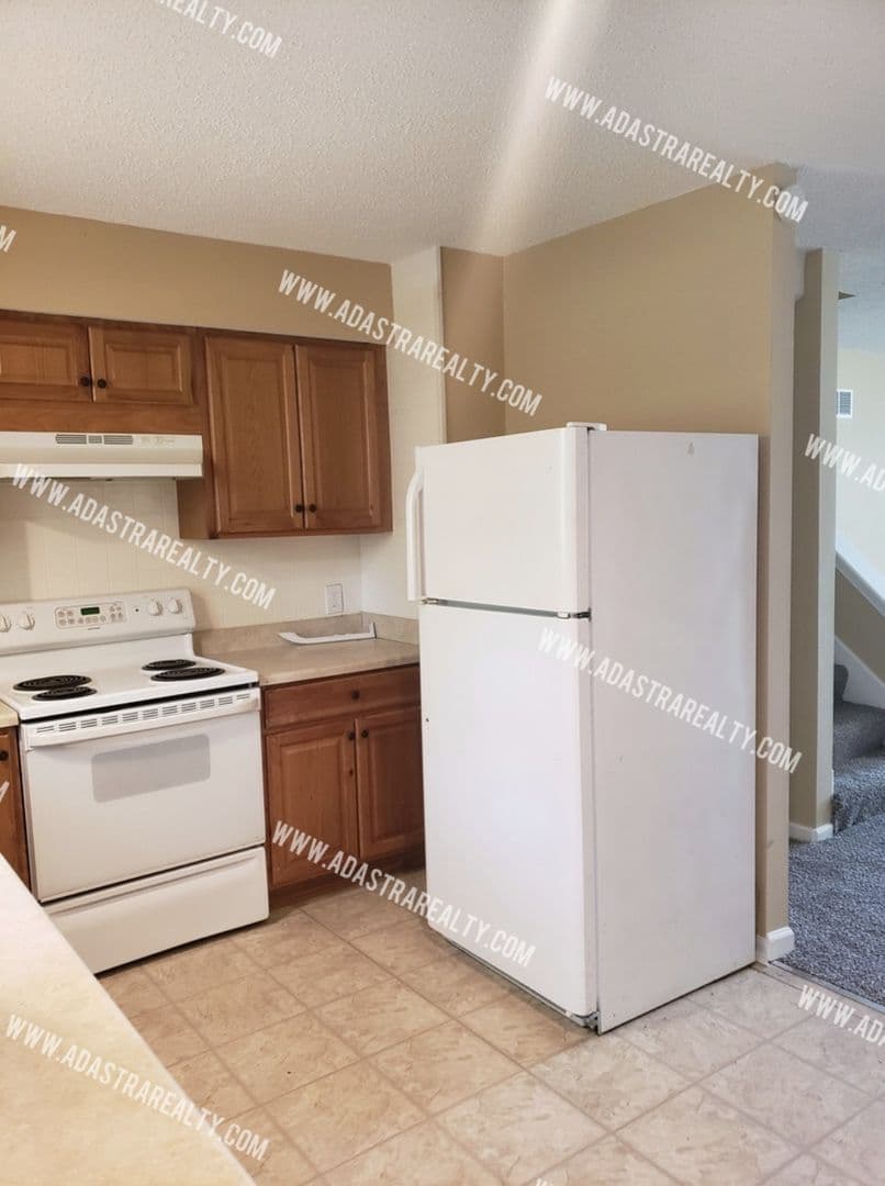 Olathe Apartment: 120 S Julia St,